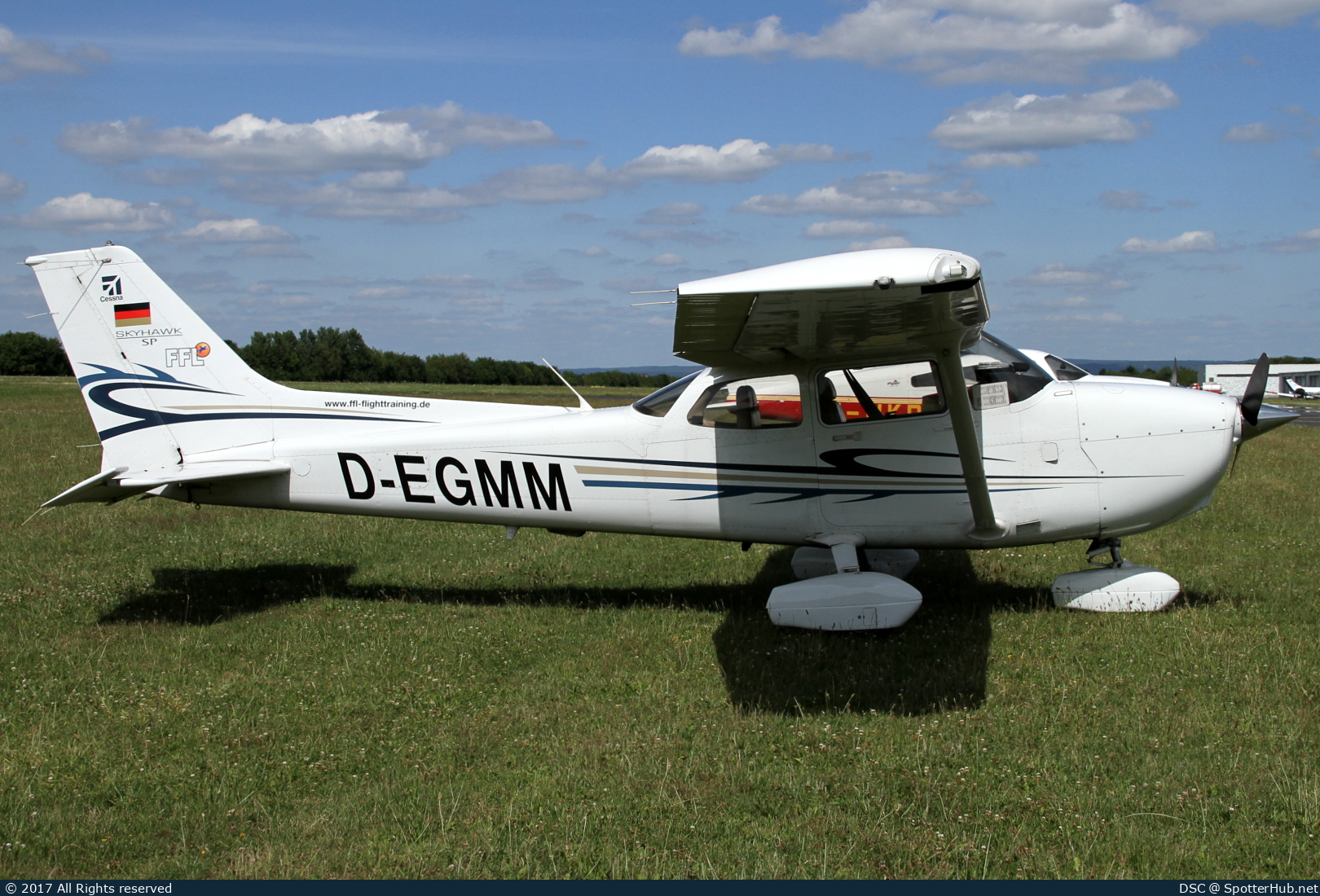 Photo of D-EGMM - Cessna 172S Skyhawk SP operated by FFL Flugschule
