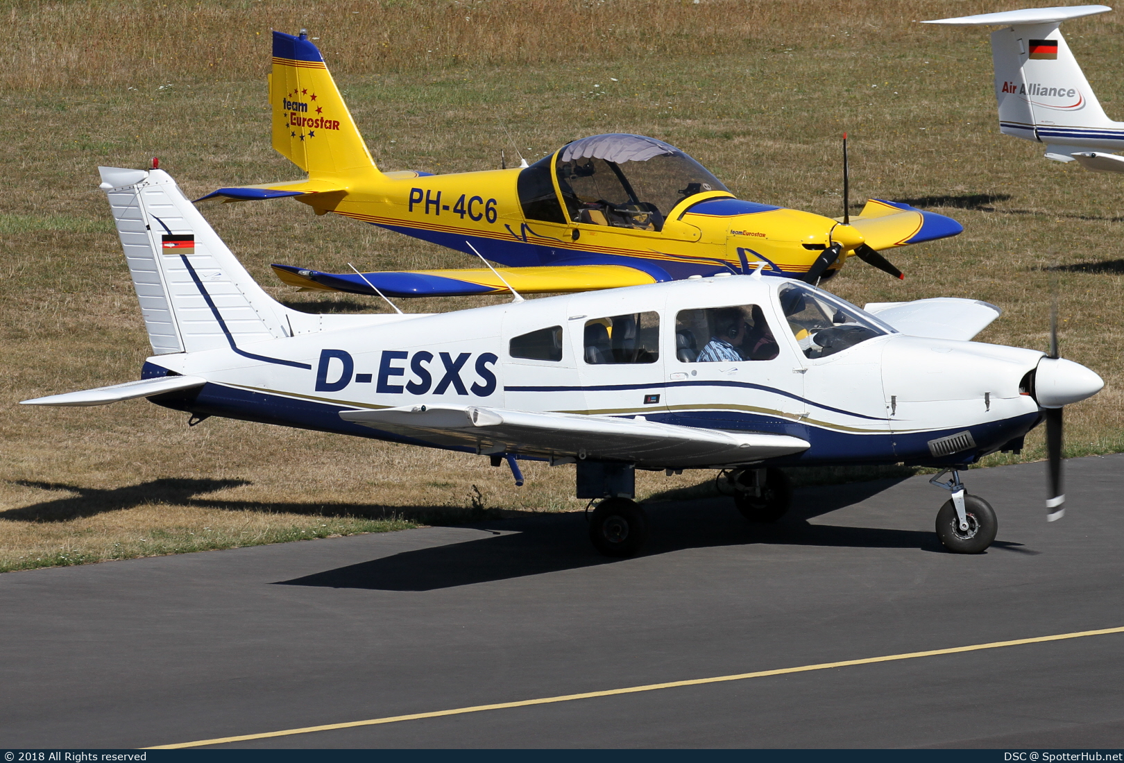 Photo of D-ESXS - Piper PA-28-181 Archer II operated by Flugschule KölnBonn