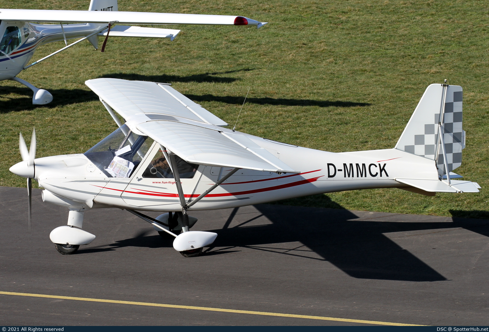 Photo of D-MMCK - Comco Ikarus C42 B operated by FunFlight Flugschule Münster