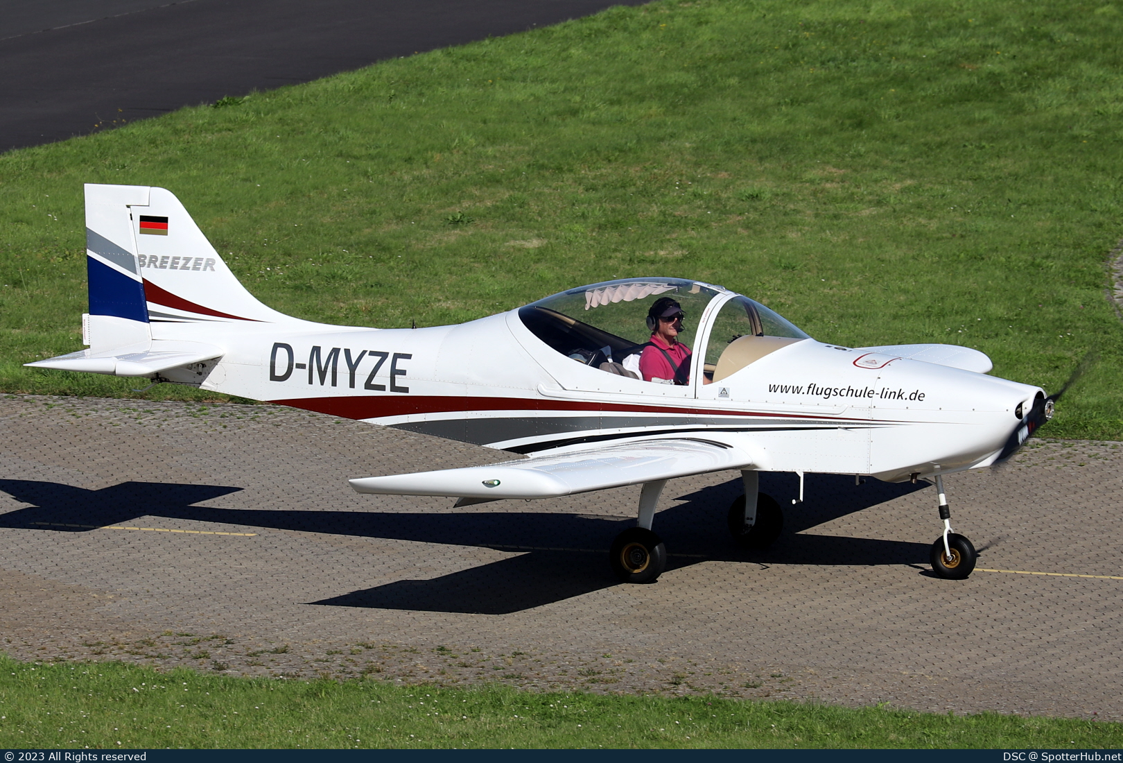Photo of D-MYZE - Breezer B400 operated by Flugschule Link