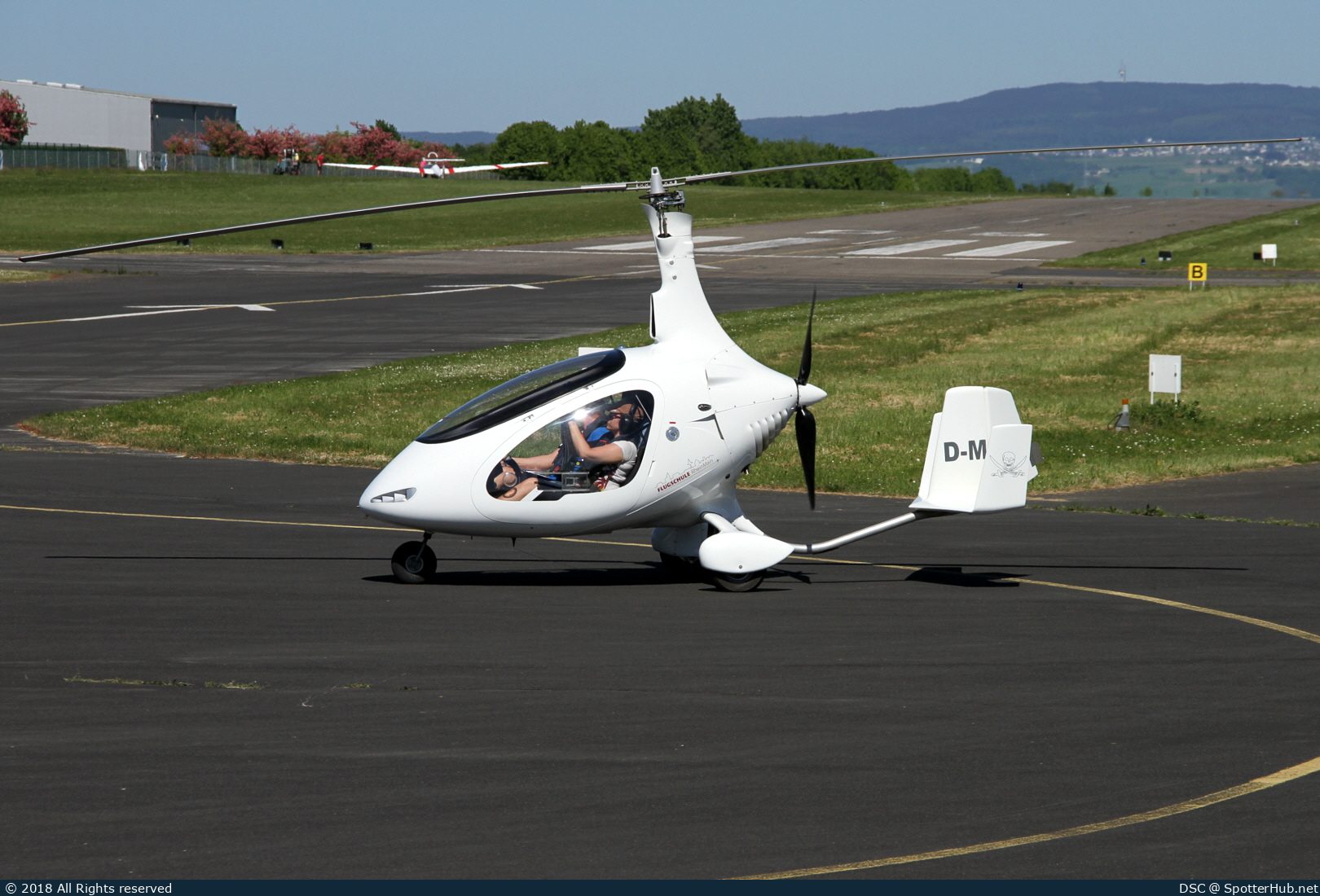 Photo of D-MMCE - AutoGyro Cavalon operated by Flugschule RheinMain
