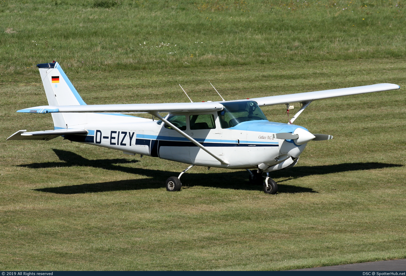 Photo of D-EIZY - Cessna 172RG Cutlass RG II operated by Flugschule Phoenix Bodensee