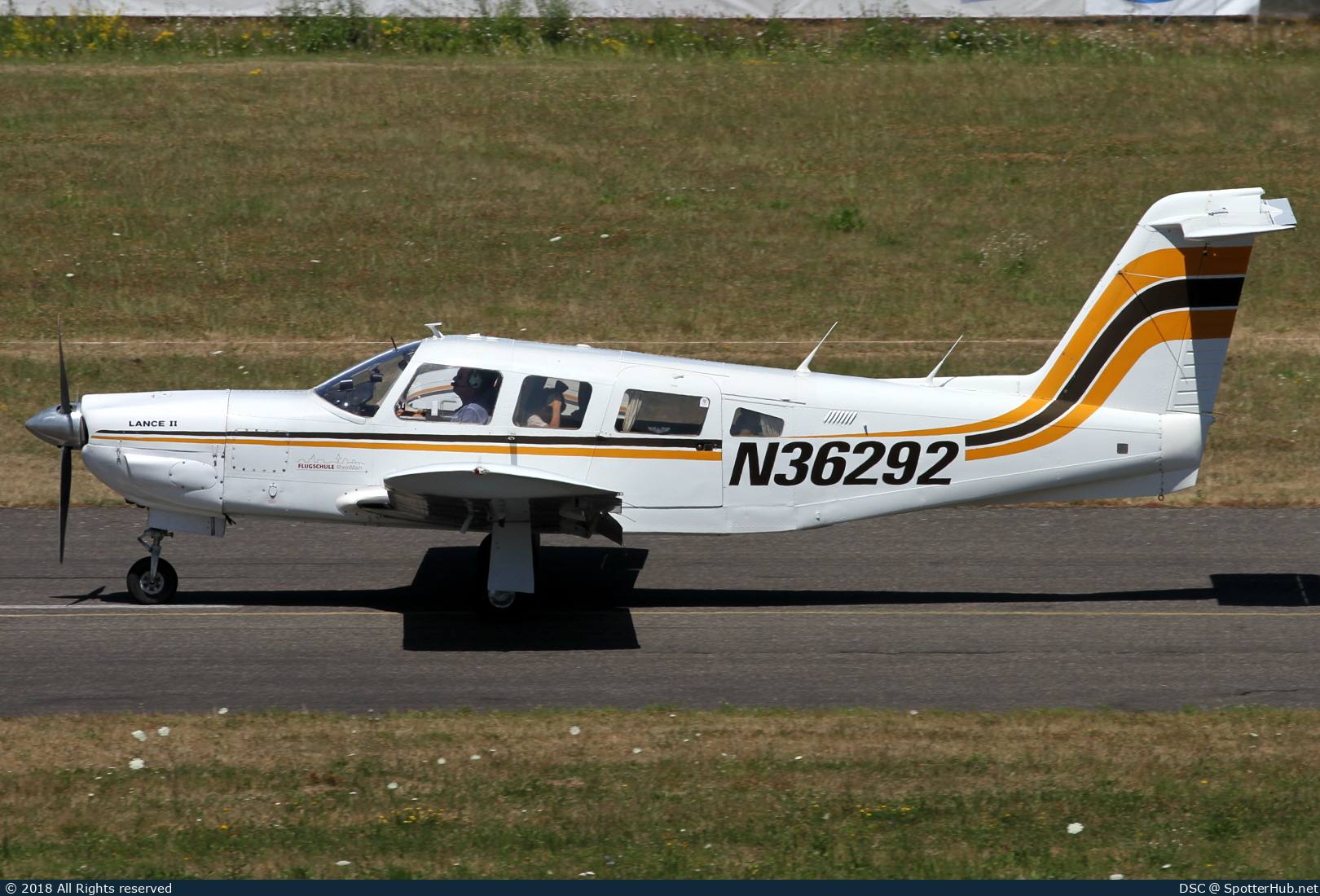Photo of N36292 - Piper PA-32RT-300 Lance II operated by Flugschule RheinMain