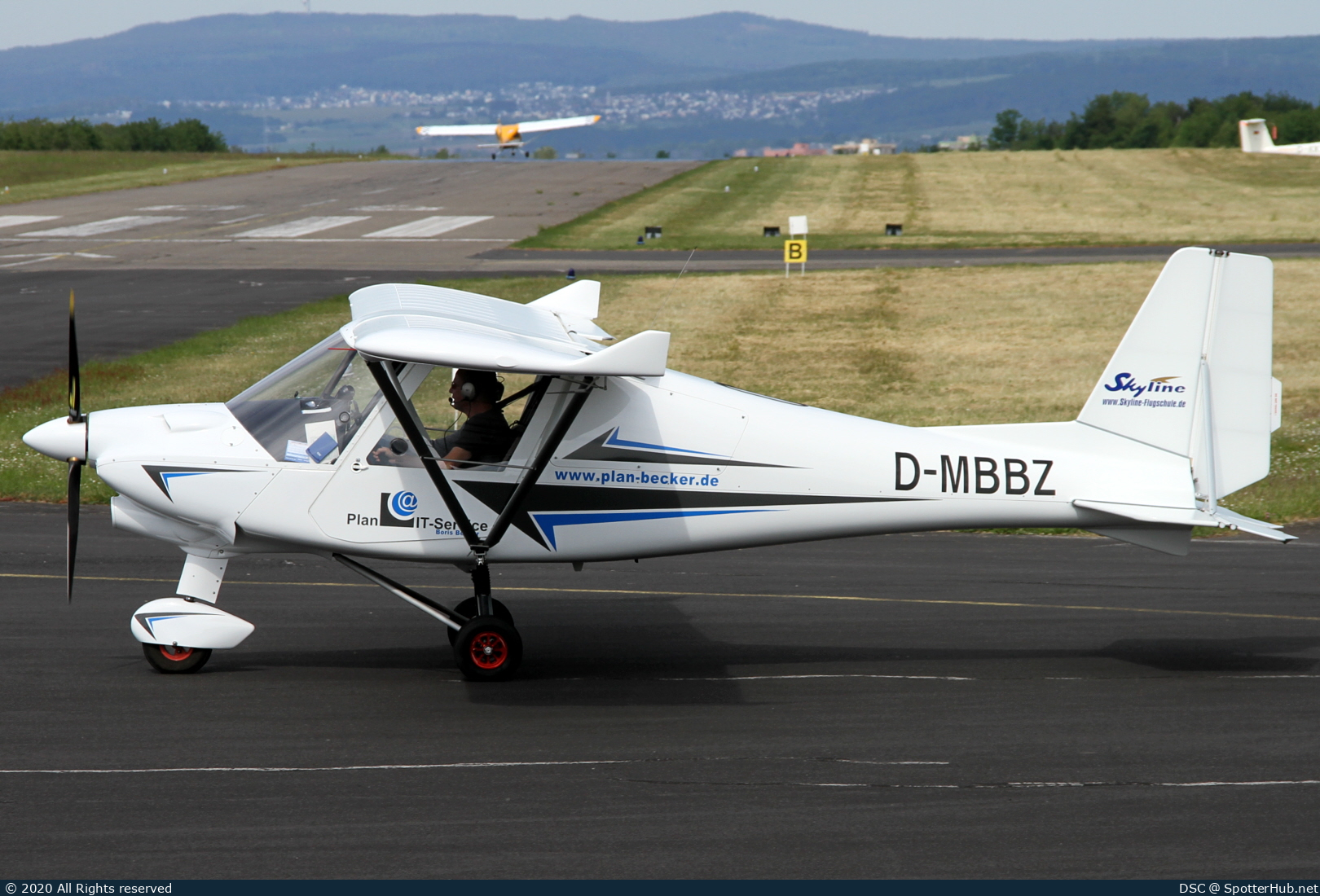 Photo of D-MBBZ - Comco Ikarus C42 C operated by Skyline Flugschule
