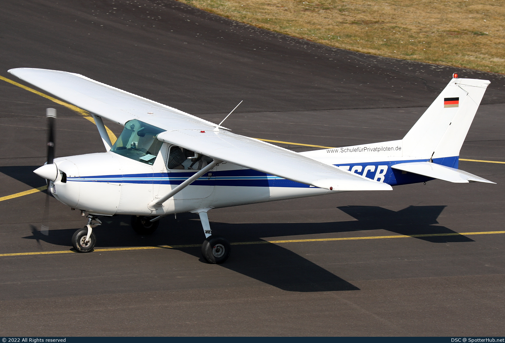 Photo of D-EGCB - Reims-Cessna F150L operated by Flugschule Mainz