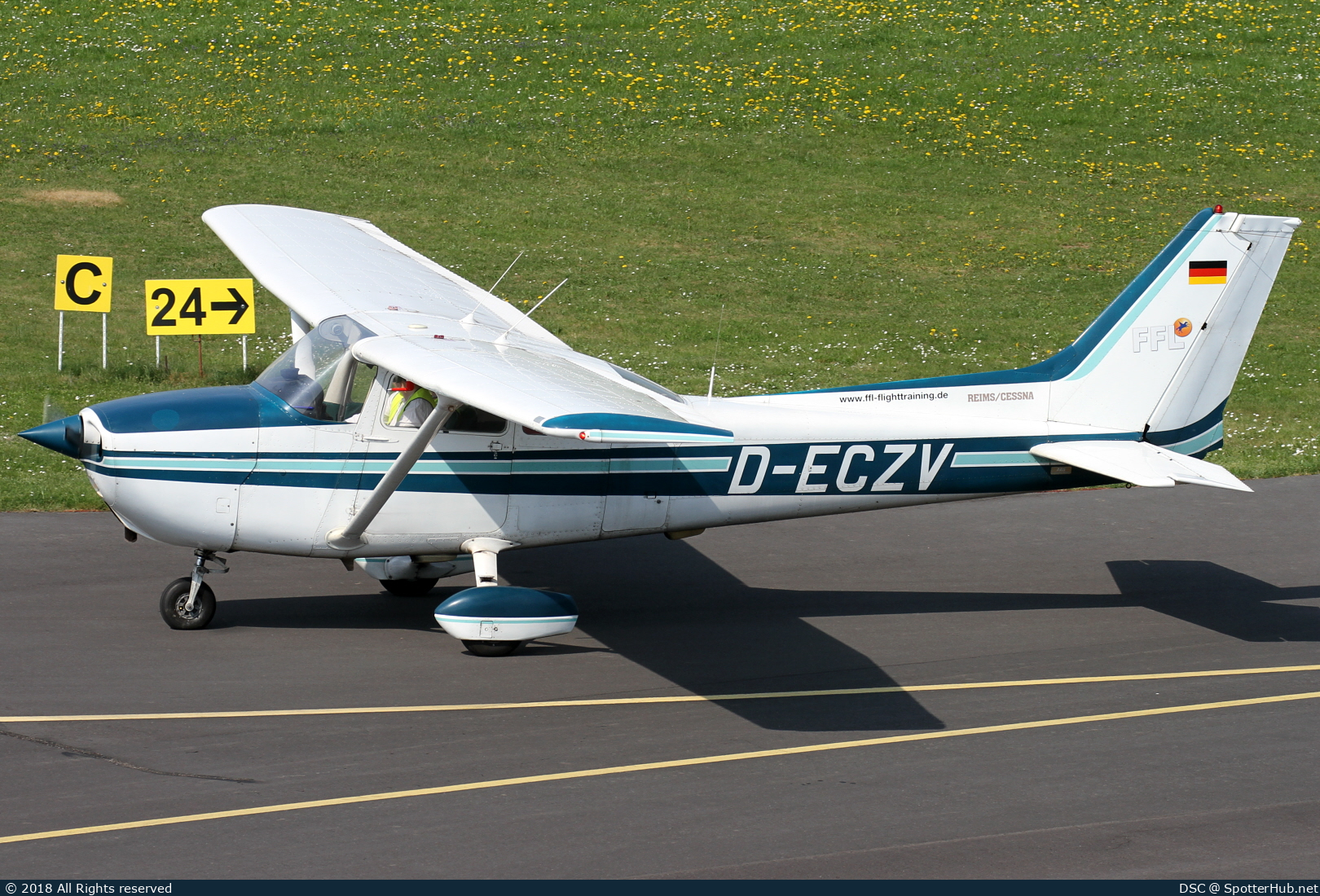 Photo of D-ECZV - Reims-Cessna F172M Skyhawk operated by FFL Flugschule