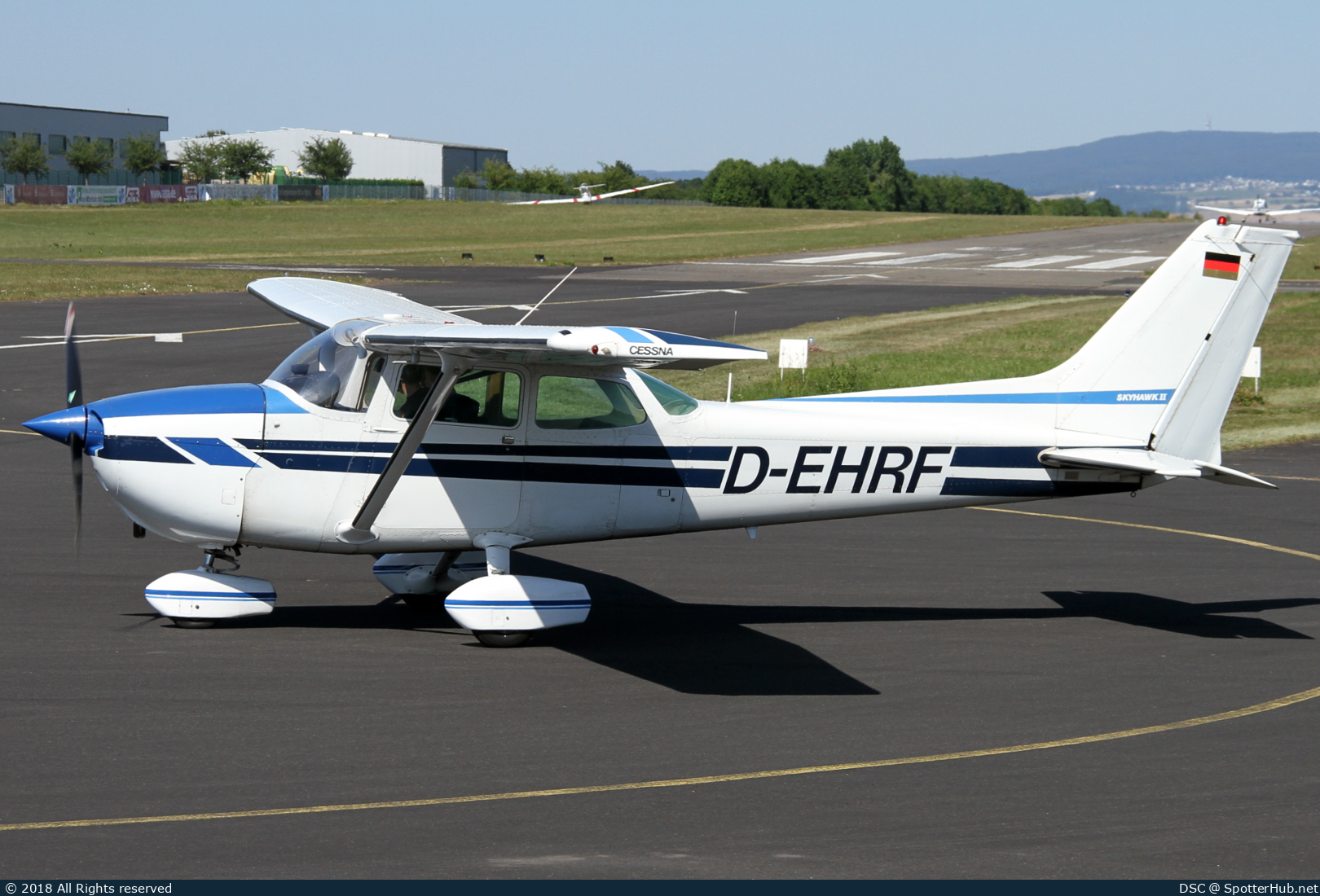 Photo of D-EHRF - Cessna 172N Skyhawk II operated by Fly-Charter