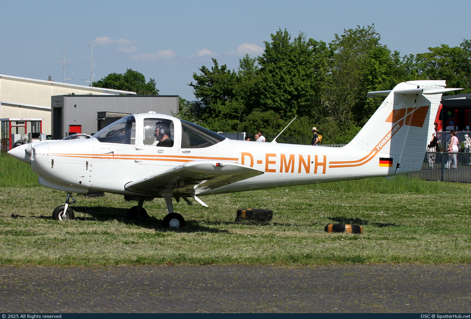 Photo of D-EMNH - Piper PA-38-112 Tomahawk operated by Flugsportvereinigung Celle