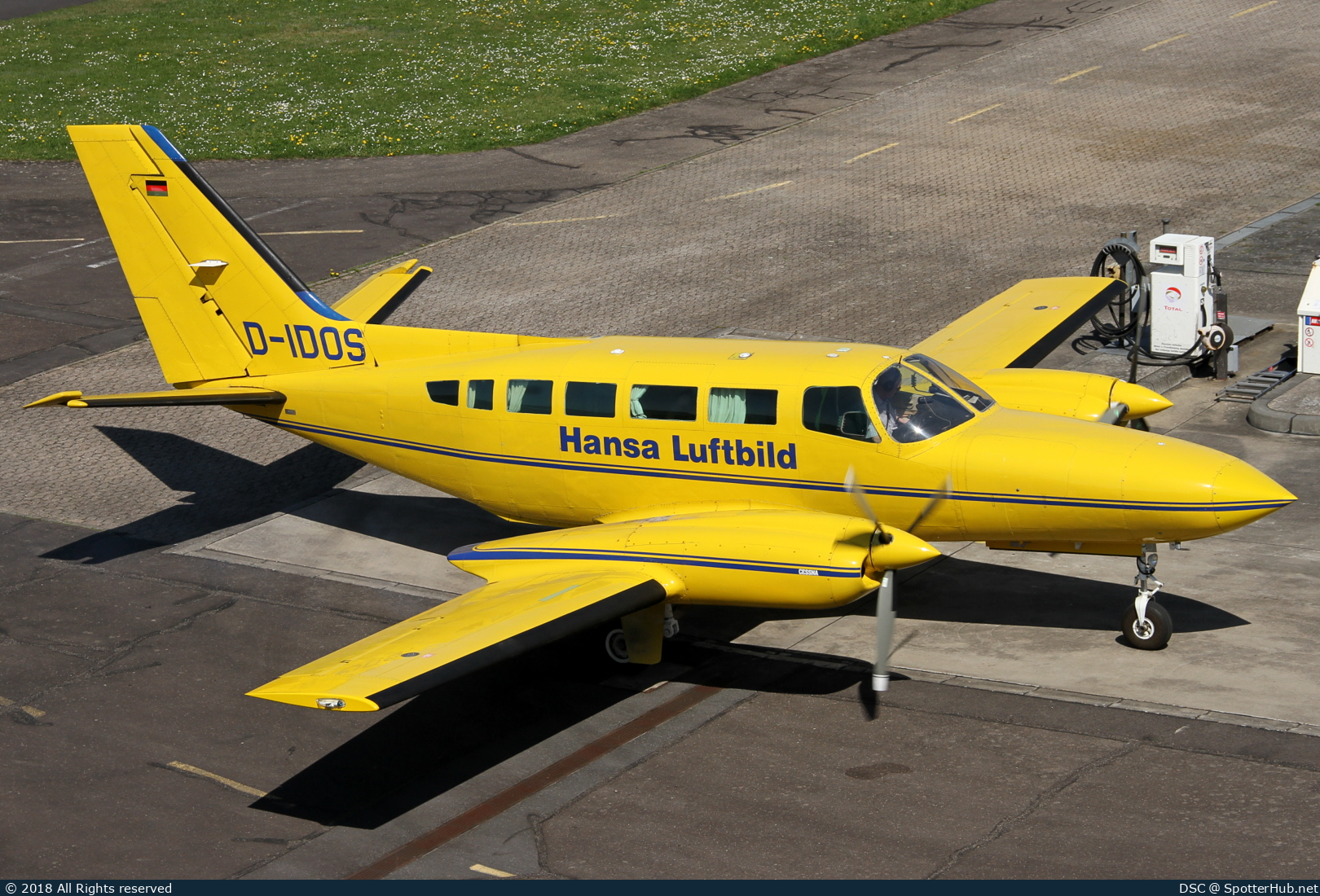 Photo of D-IDOS - Cessna 404 Titan operated by Hansa Lufbild