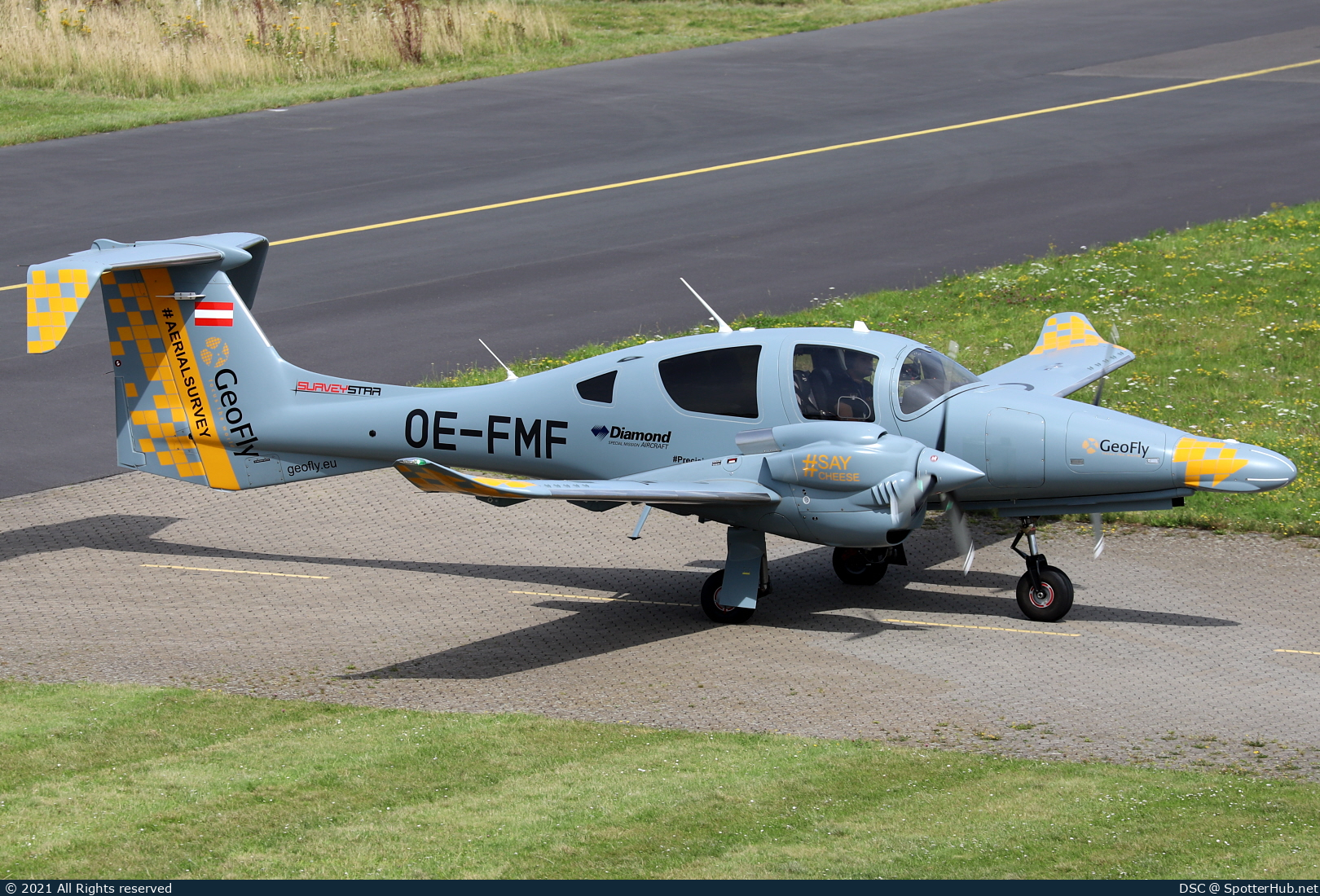 Photo of OE-FMF - Diamond DA62 operated by GeoFly