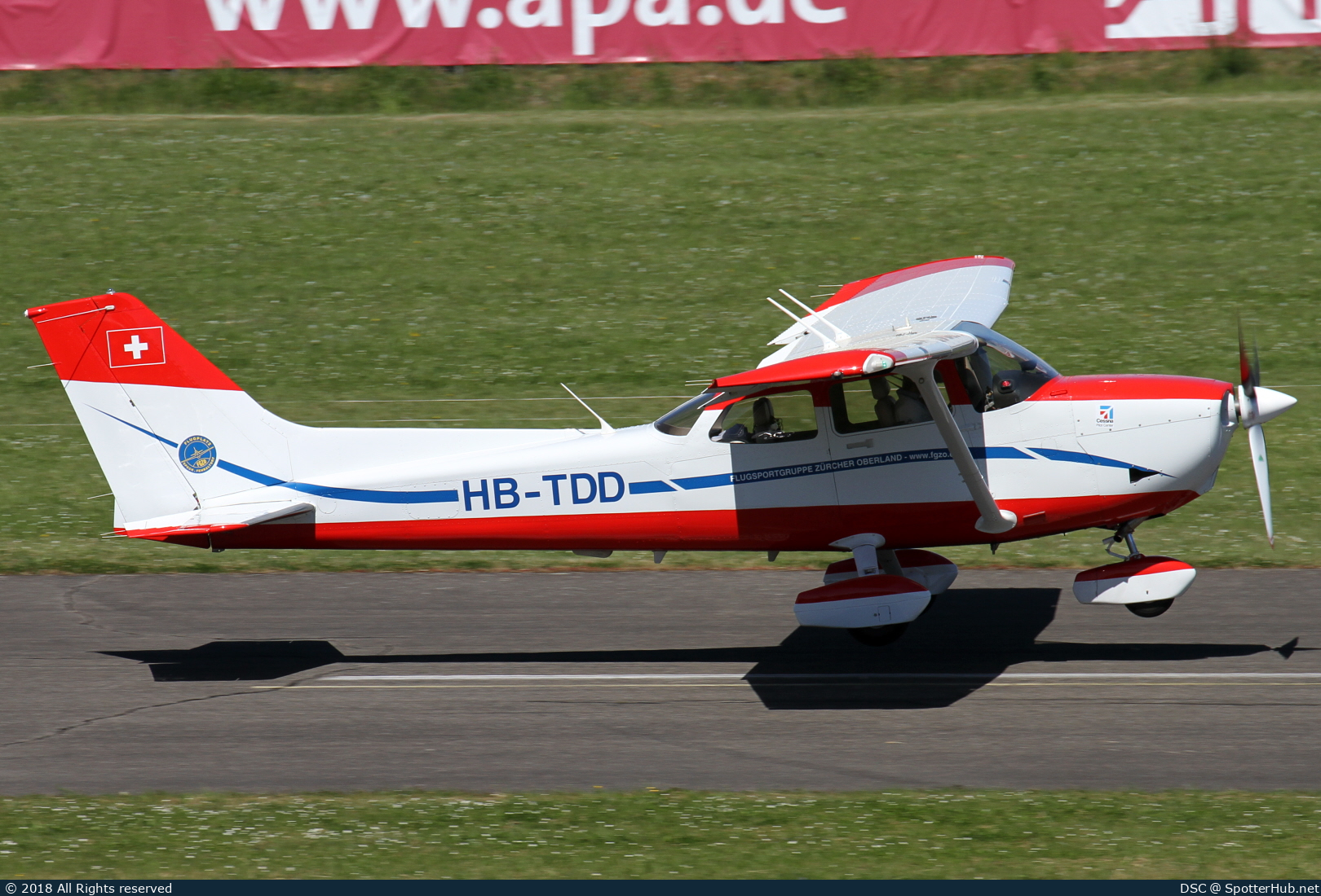 Photo of HB-TDD - Cessna 172S Skyhawk SP operated by Flugsportgruppe Zürcher Oberland