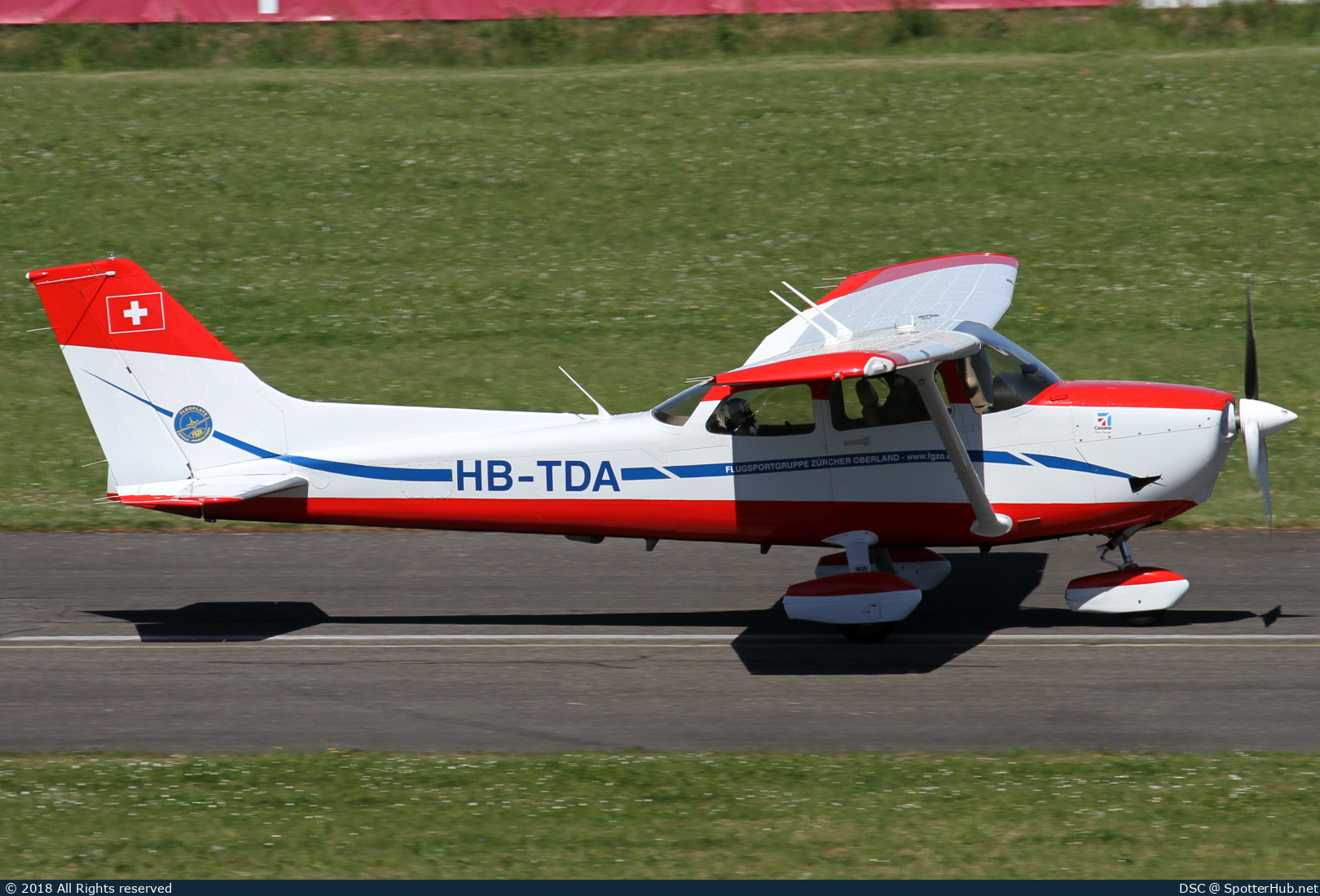 Photo of HB-TDA - Cessna 172S Skyhawk SP operated by Flugsportgruppe Zürcher Oberland