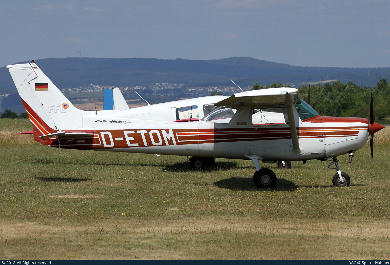 Photo of D-ETOM - Cessna 152 II operated by FFL Flugschule