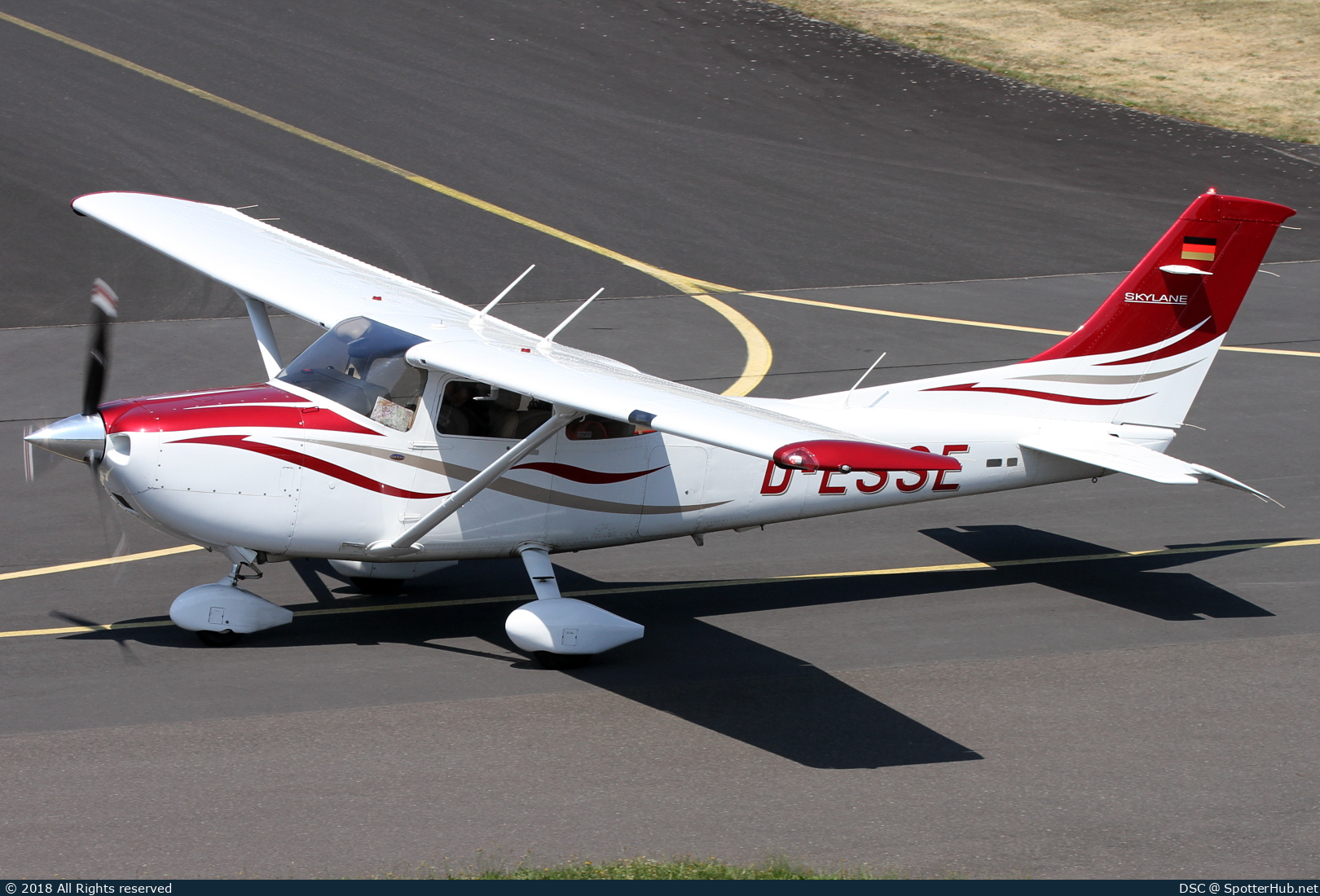 Photo of D-ESSE - Cessna 182T Skylane operated by Private