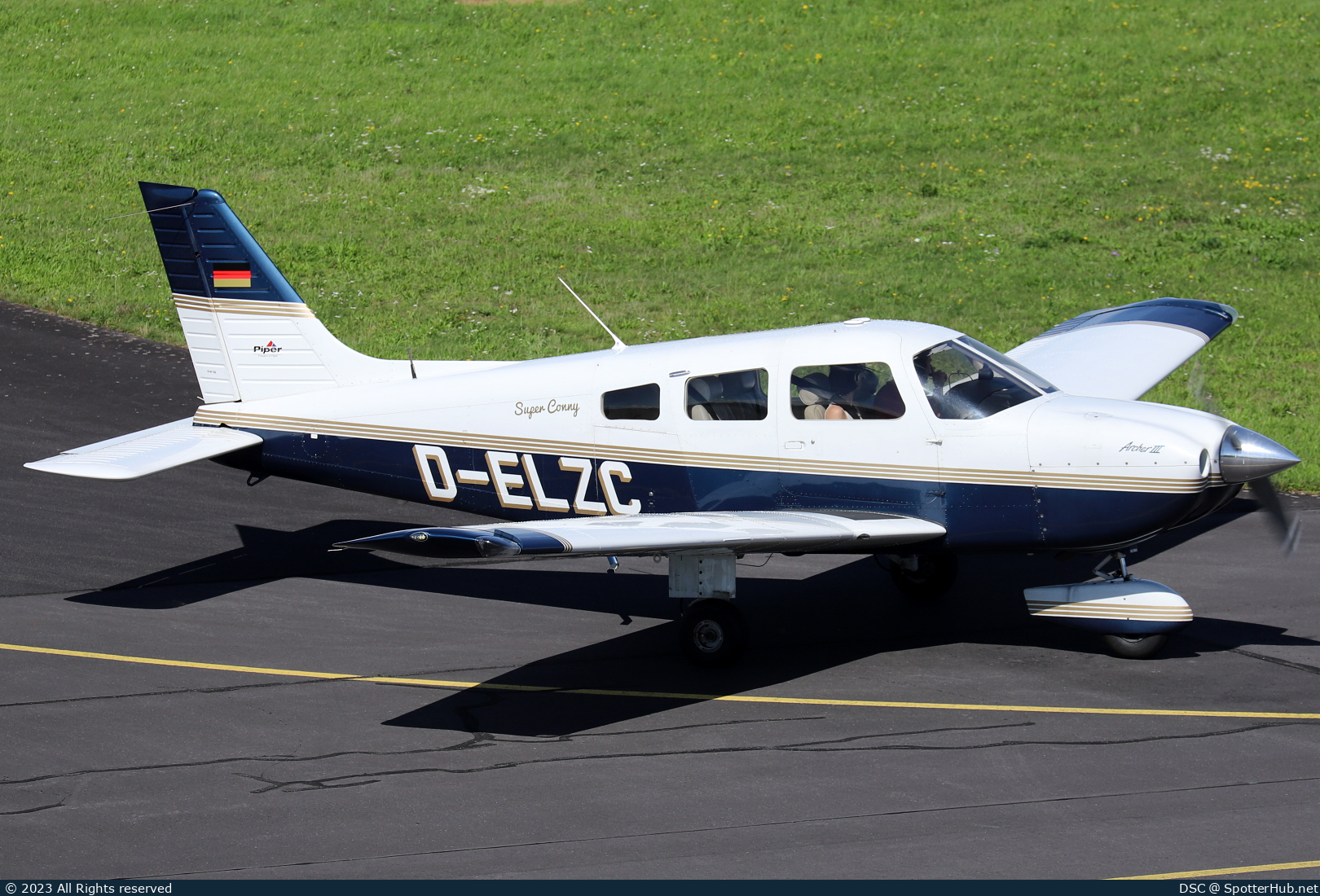Photo of D-ELZC - Piper PA-28-181 Archer III operated by FVL Frankfurter Verein für Luftfahrt