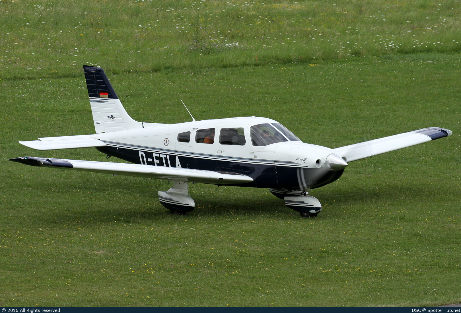 Photo of D-ETLA - Piper PA-28-181 Archer III operated by Hessen-Flieger