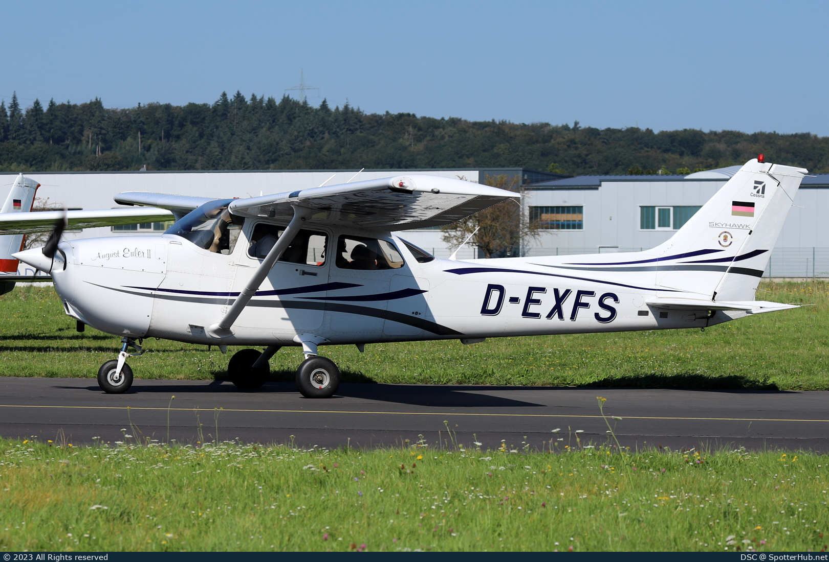 Photo of D-EXFS - Cessna 172R Skyhawk II operated by Hessen-Flieger