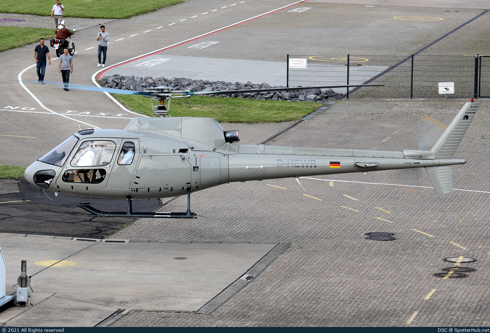 Photo of D-HEWR - Aérospatiale AS350B Écureuil operated by HTM Helicopter Travel Munich