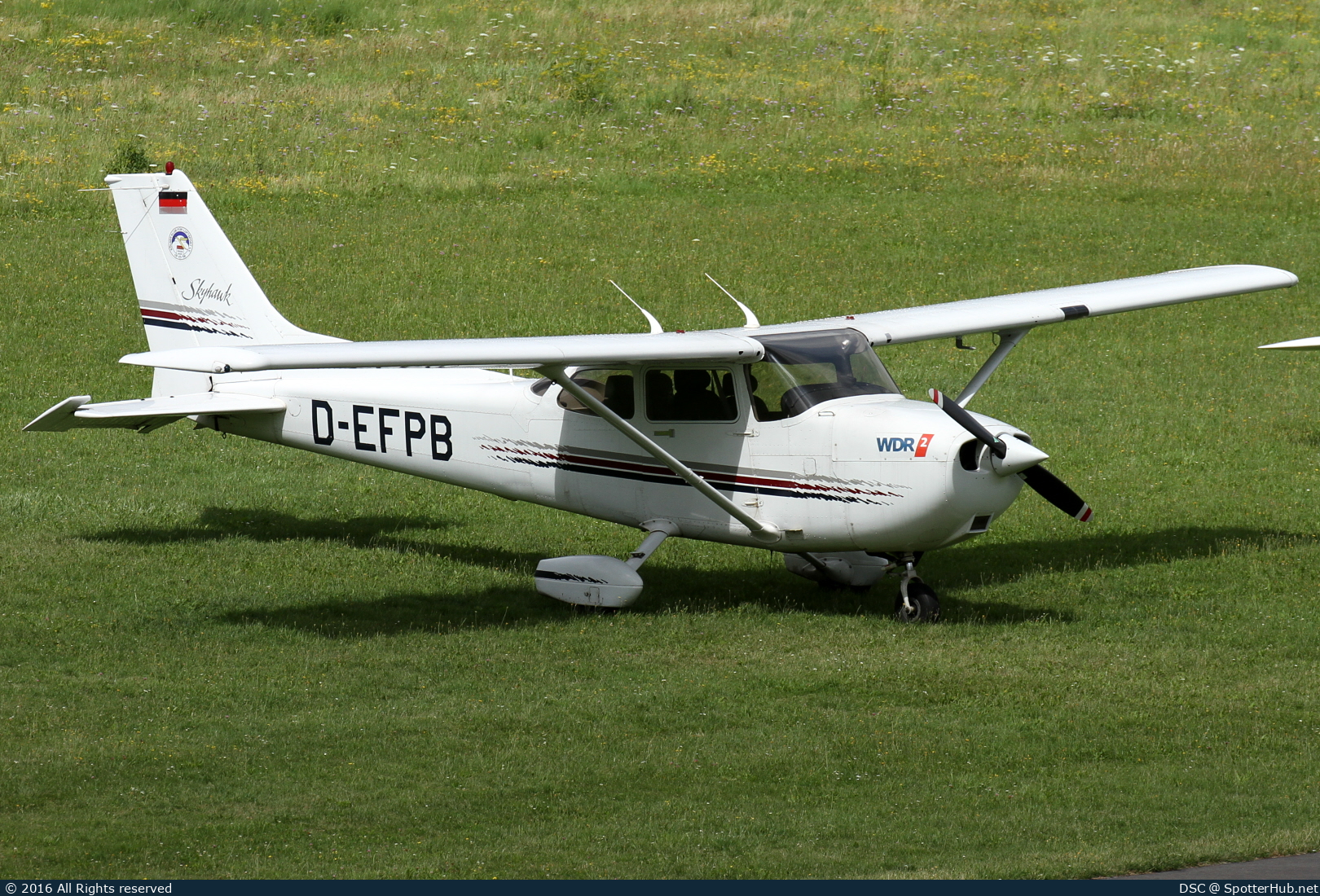 Photo of D-EFPB - Cessna 172R Skyhawk operated by Kölner Klub für Luftsport