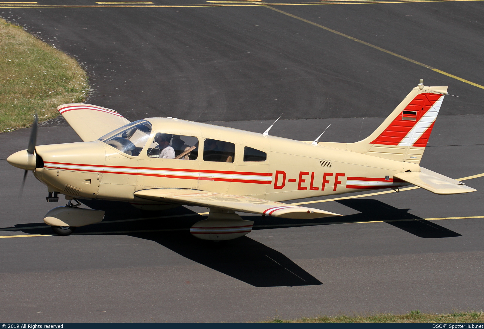 Photo of D-ELFF - Piper PA-28-181 Archer II operated by Kölner Klub für Luftsport