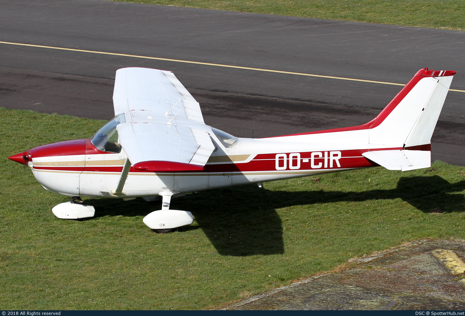 Photo of OO-CIR - Cessna 172N Skyhawk II operated by Limburgse Vleugels