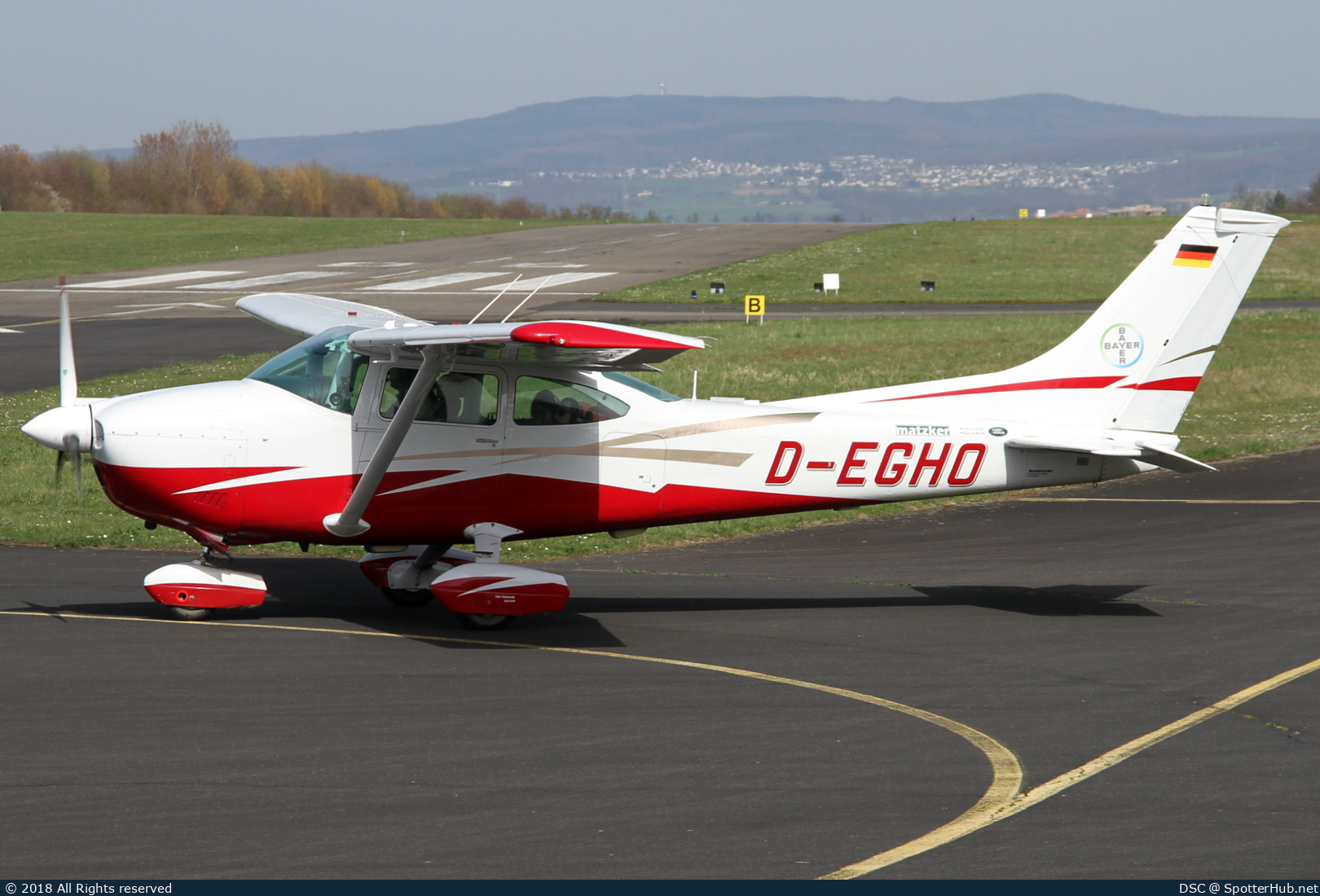 Photo of D-EGHO - Cessna 182P Skylane operated by Luftsportclub Bayer Leverkusen