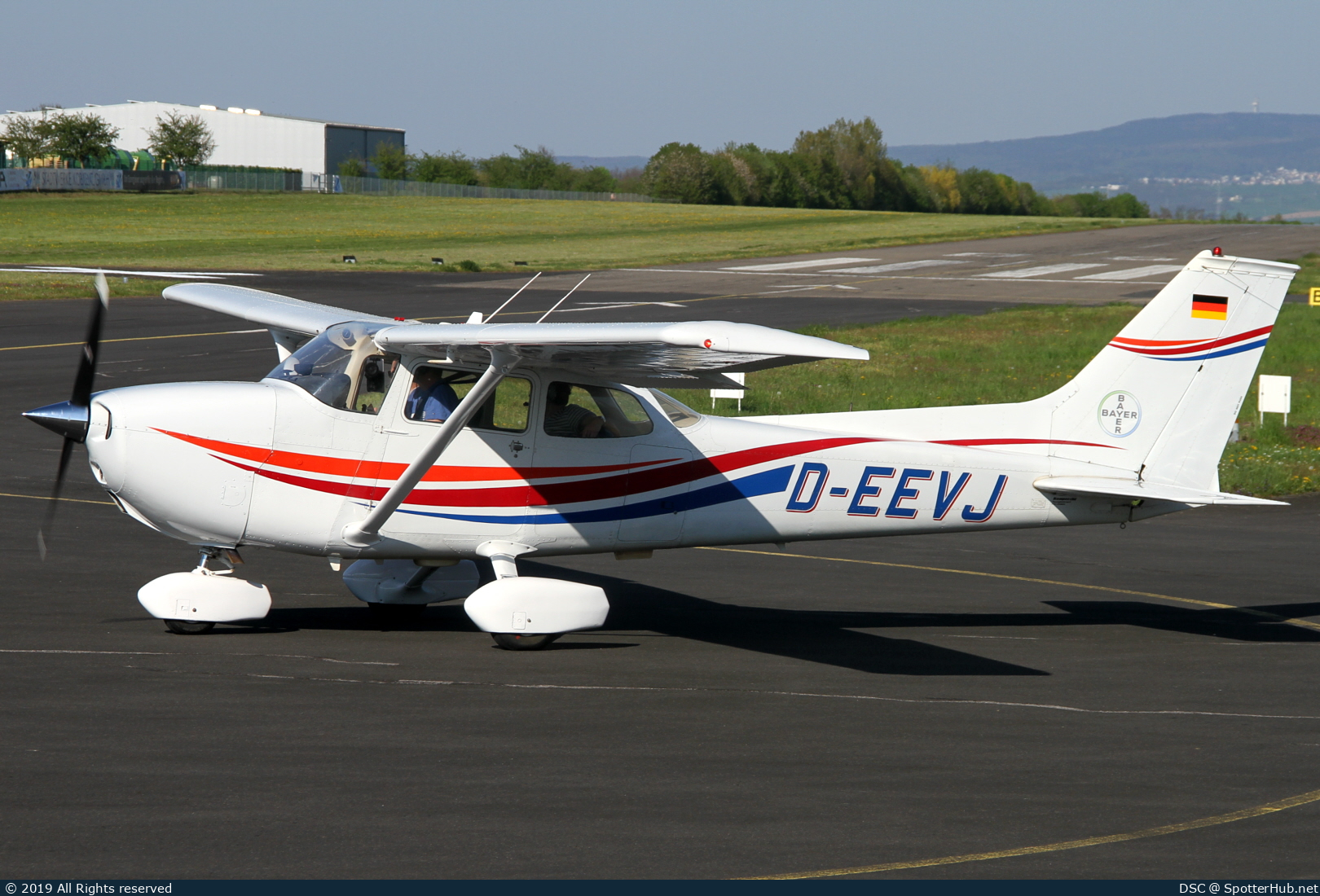 Photo of D-EEVJ - Reims-Cessna F172M Skyhawk operated by Luftsportclub Bayer Leverkusen