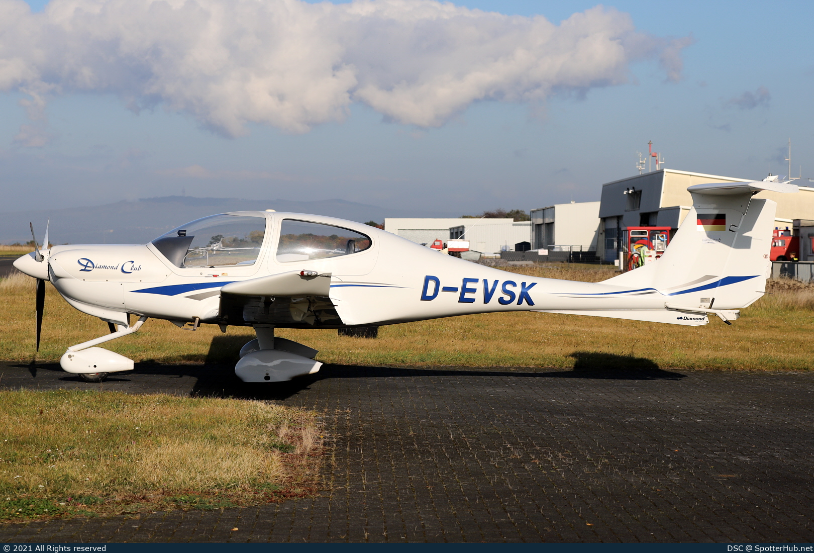 Photo of D-EVSK - Diamond DA40 Diamond Star operated by Luftsportgemeinschaft Kamp-Lintfort