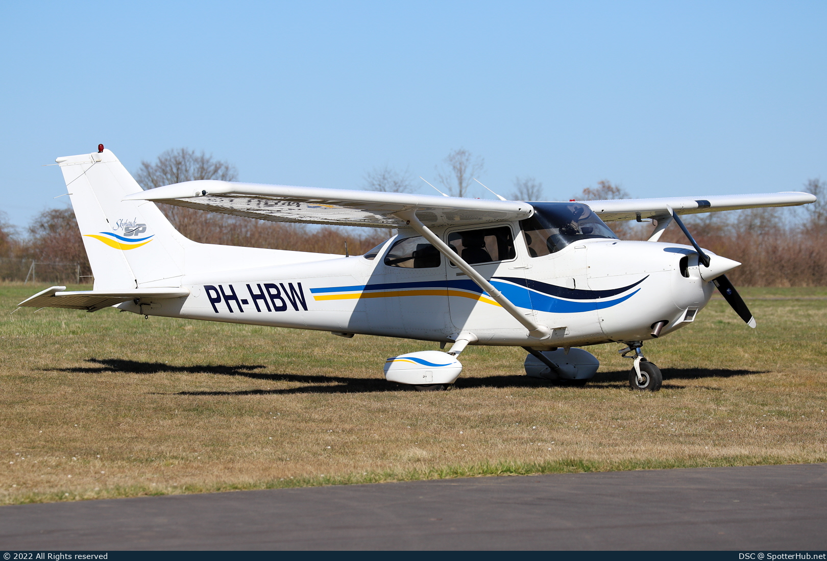 Photo of PH-HBW - Cessna 172S Skyhawk SP operated by Aero Para Club der Kempen