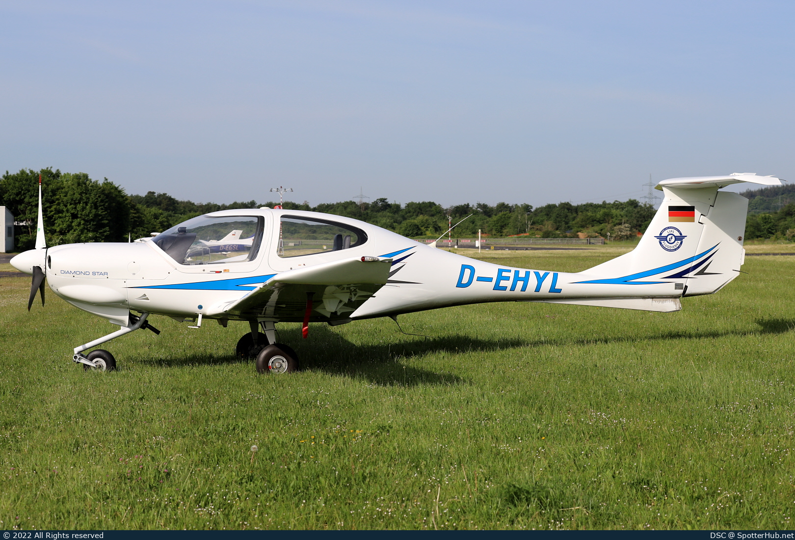 Photo of D-EHYL - Diamond DA40 Diamond Star TDI operated by Lips Flugdienst