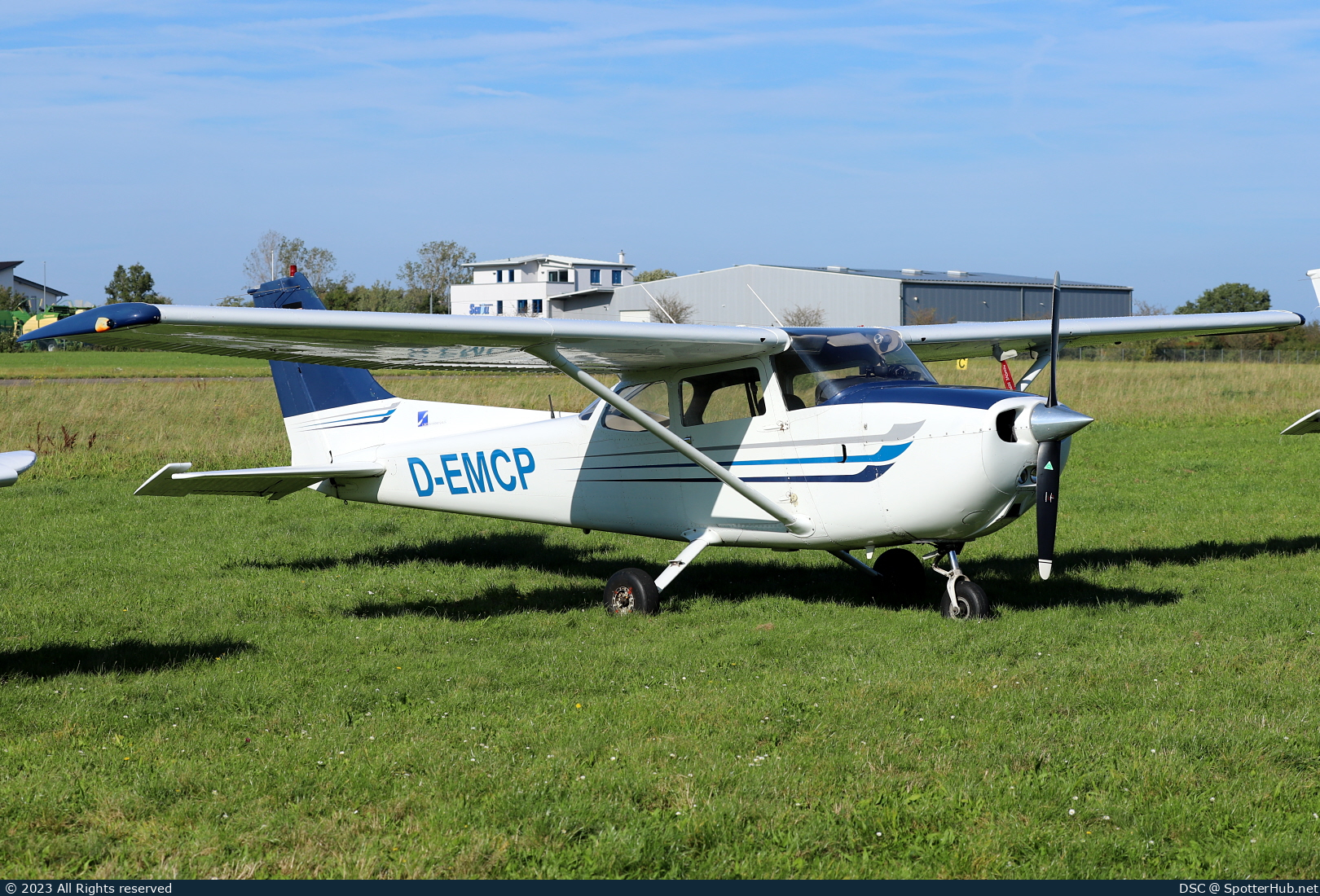 Photo of D-EMCP - Reims-Cessna F172N Skyhawk operated by Luftsportclub und Flugschule Arnsberg