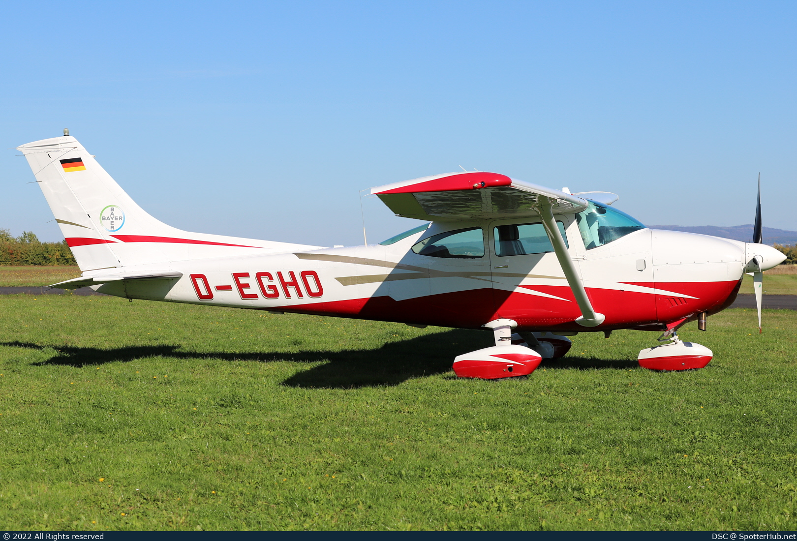 Photo of D-EGHO - Cessna 182P Skylane operated by Luftsportclub Bayer Leverkusen