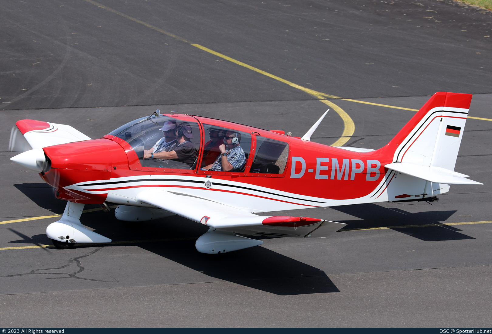 Photo of D-EMPB - Robin DR400/180R Remorqueur operated by Luftsport-Club Dümpel
