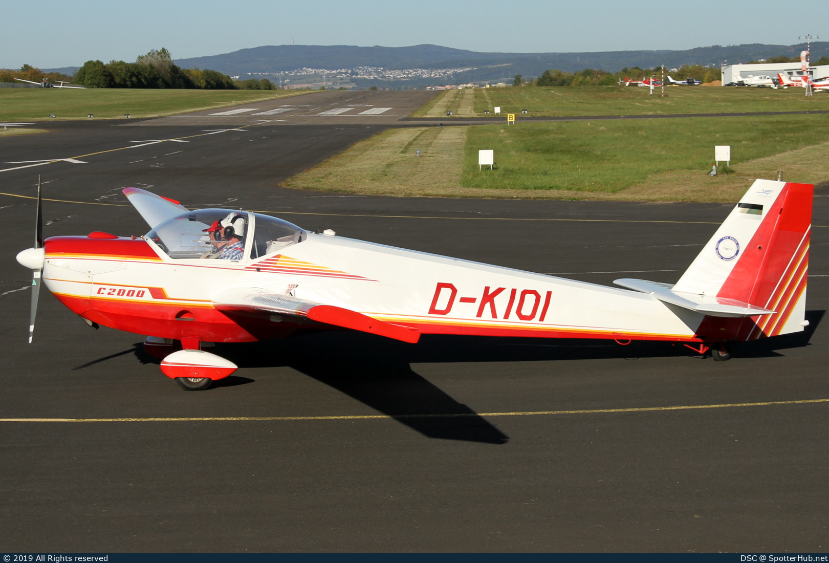 Photo of D-KIOI - Scheibe SF 25C Falke 2000 operated by Kurhessischer Verein für Luftfahrt
