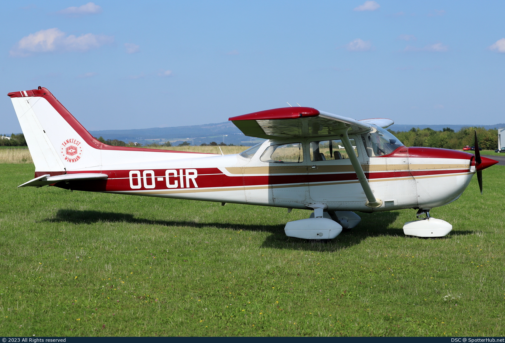 Photo of OO-CIR - Cessna 172N Skyhawk II operated by Limburgse Vleugels