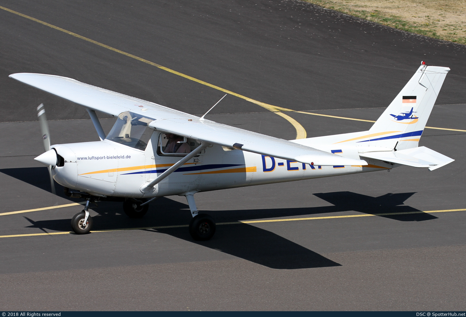 Photo of D-EKPE - Reims-Cessna F152 operated by Luftsportverein Bielefeld-Gütersloh
