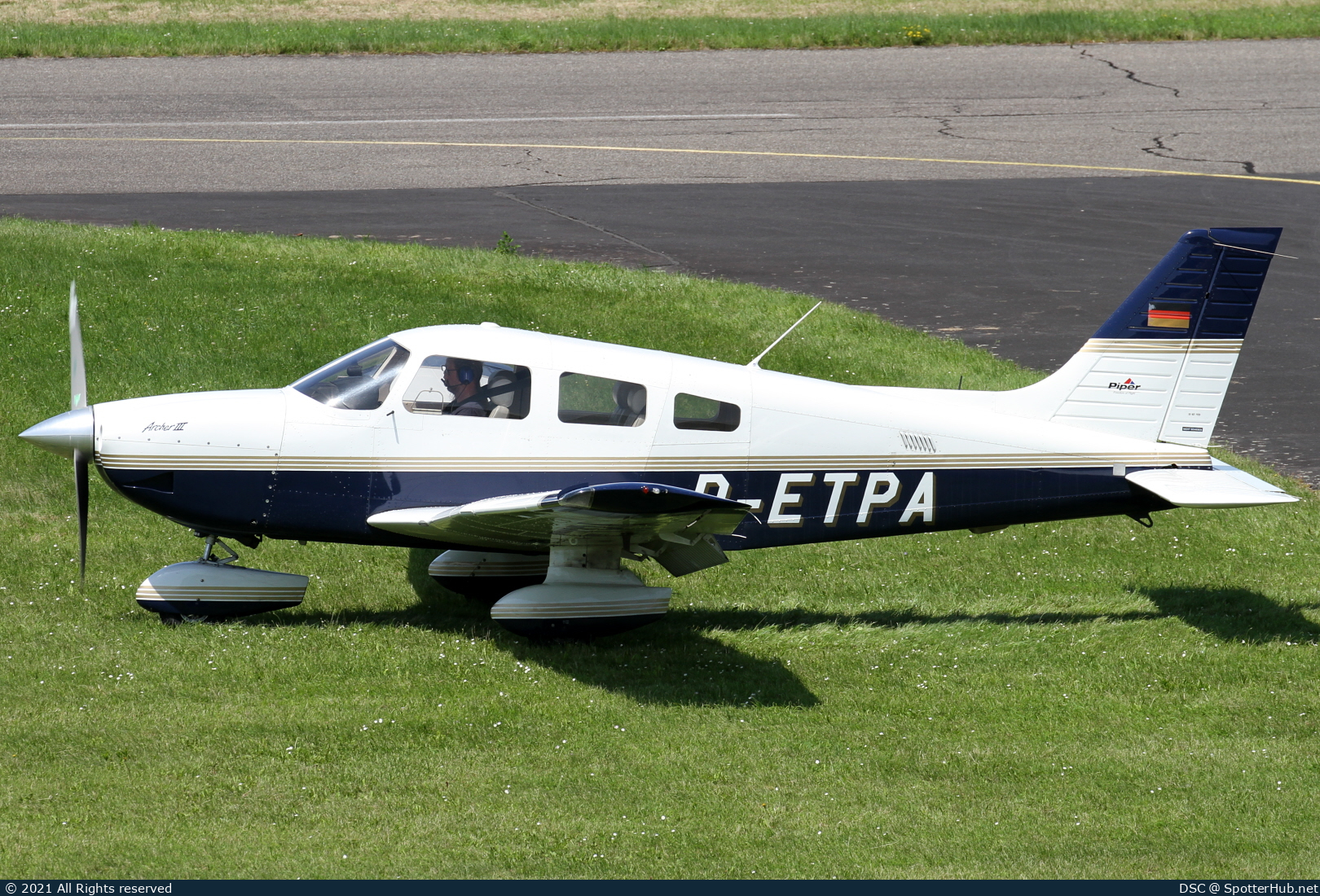 Photo of D-ETPA - Piper PA-28-181 Archer III operated by Luftsportverein Paderborner Land