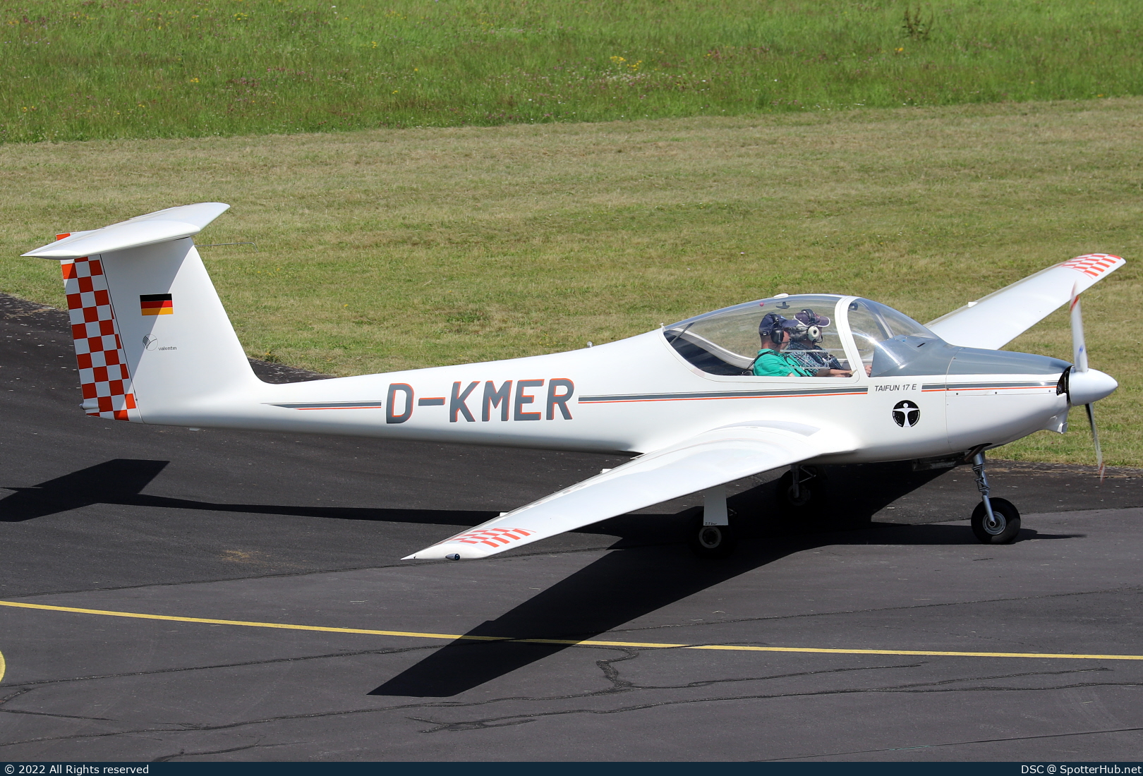 Photo of D-KMER - Valentin Taifun 17E operated by Luftsportverein Hellertal