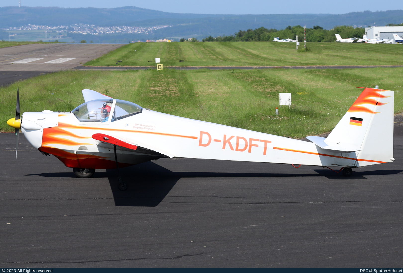 Photo of D-KDFT - Scheibe SF 25C Falke operated by Luftsportverein Hellertal