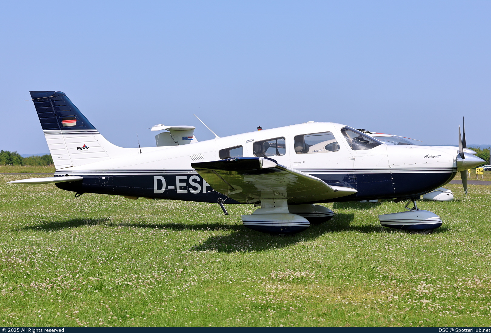 Photo of D-ESFO - Piper PA-28-181 Archer III operated by Luftsportverein Bielefeld-Gütersloh