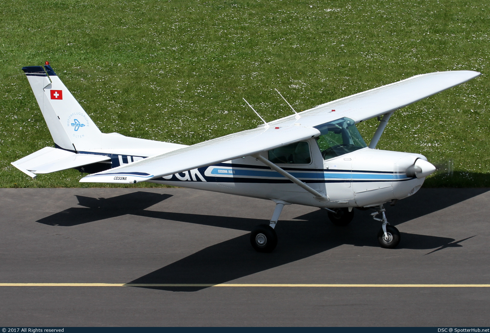 Photo of HB-CGK - Cessna 152 II operated by Motorfluggruppe Olten
