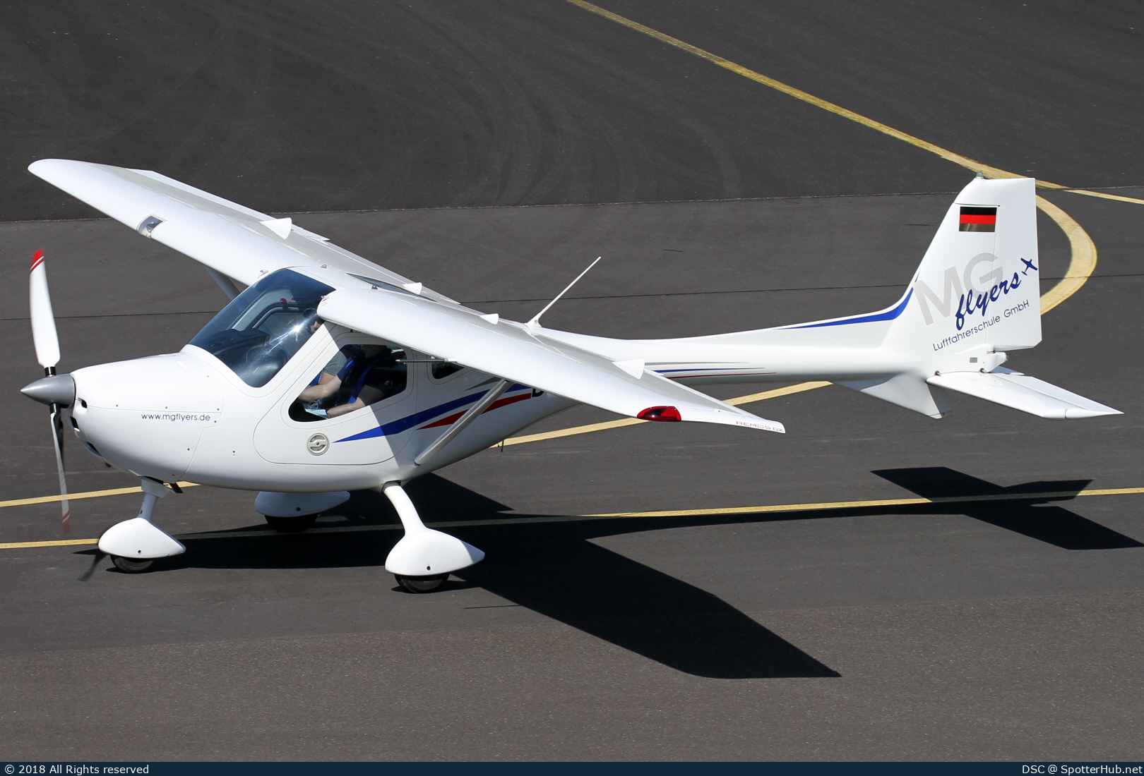 Photo of D-MGKB - Remos GX operated by MG flyers