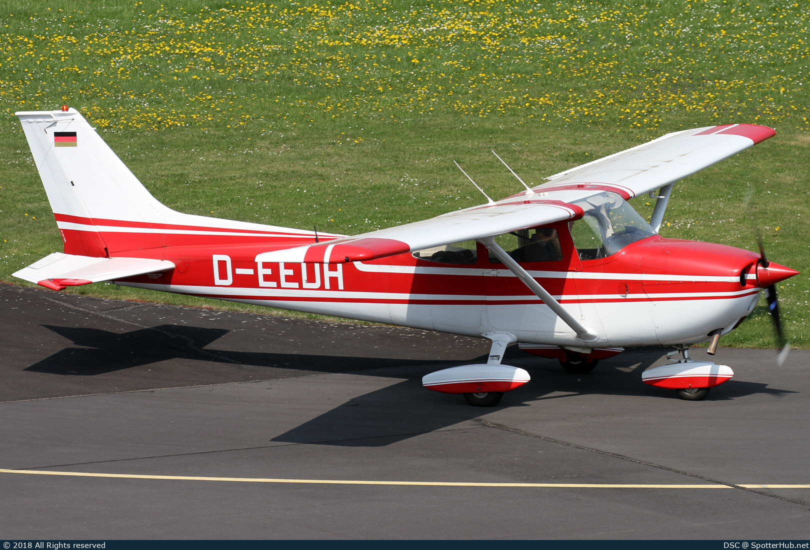 Photo of D-EEDH - Reims-Cessna F172M Skyhawk operated by Luftfahrtverein Essen