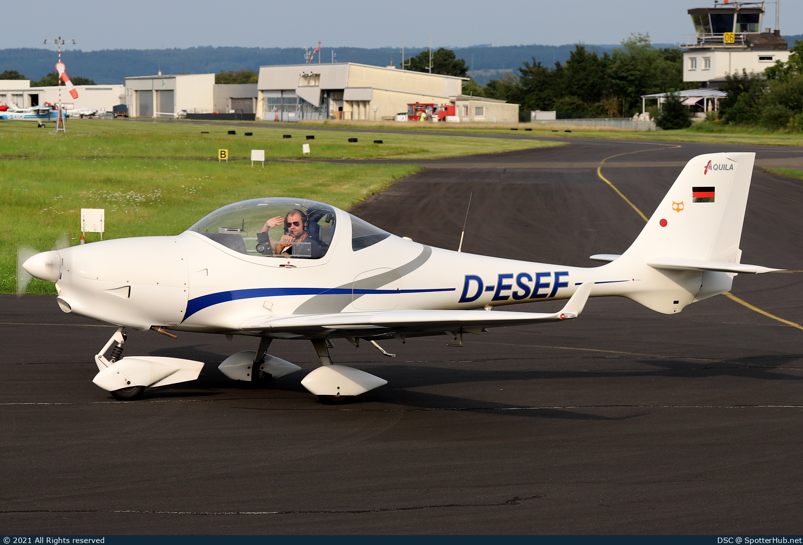 Photo of D-ESEF - Aquila A210 operated by Luftfahrtvereinigung Greven