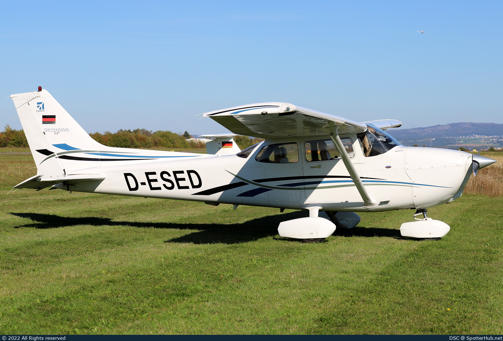 Photo of D-ESED - Cessna 172S Skyhawk SP operated by Motorflug Münster
