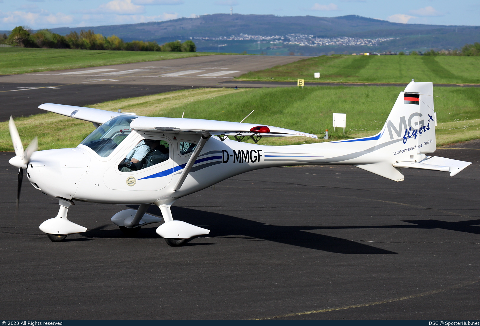 Photo of D-MMGF - Remos GX operated by MG flyers