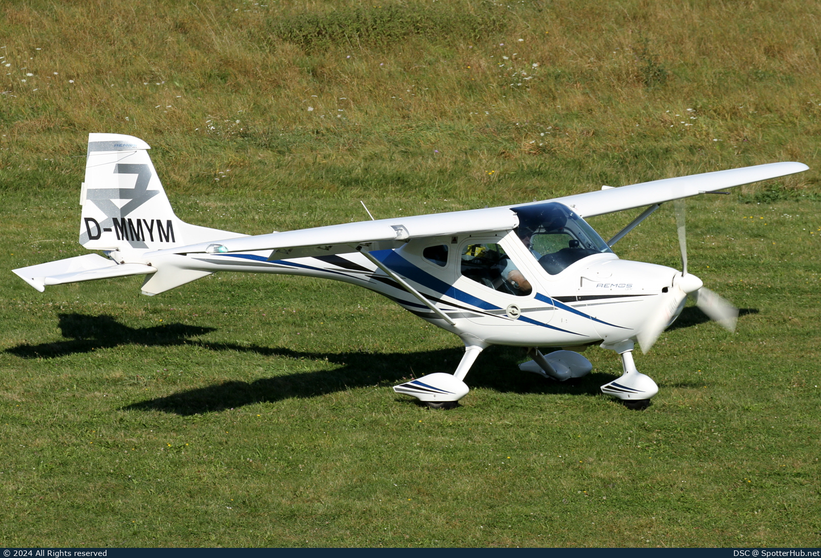 Photo of D-MMYM - Remos GX operated by MG flyers
