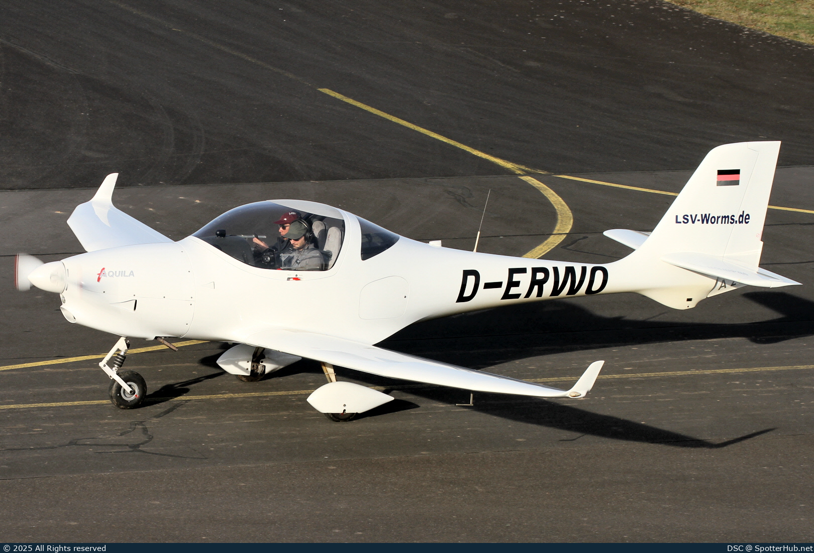 Photo of D-ERWO - Aquila A210 operated by Luftsportverein Worms