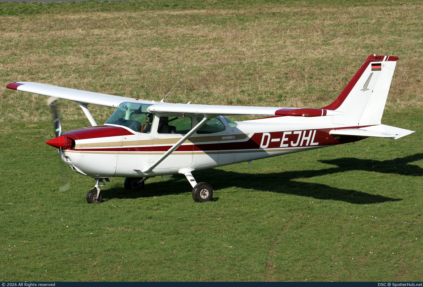 Photo of D-EJHL - Cessna 172N Skyhawk II operated by Motorflug Grenzland