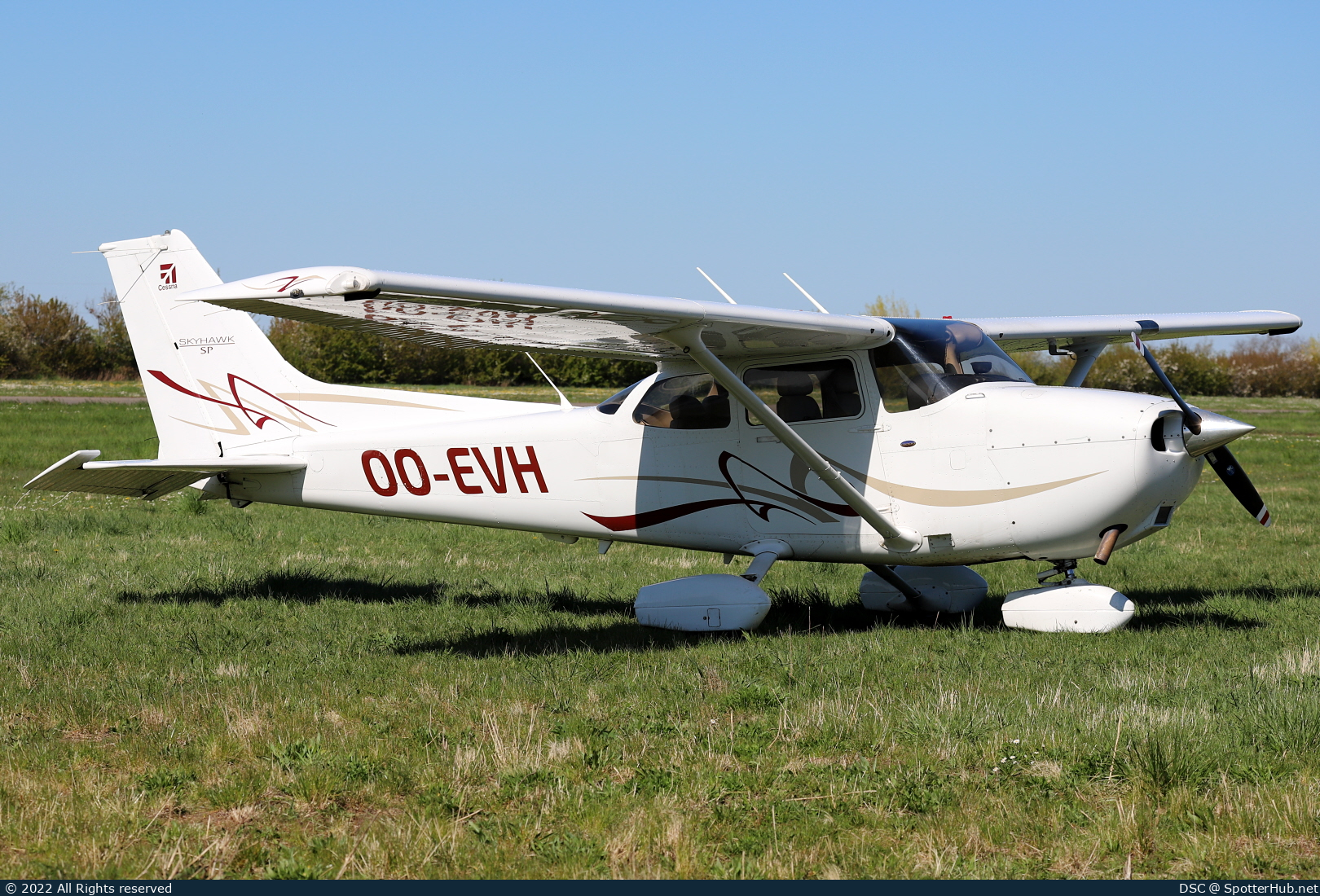 Photo of OO-EVH - Cessna 172S Skyhawk SP operated by Motorvliegclub Brasschaat